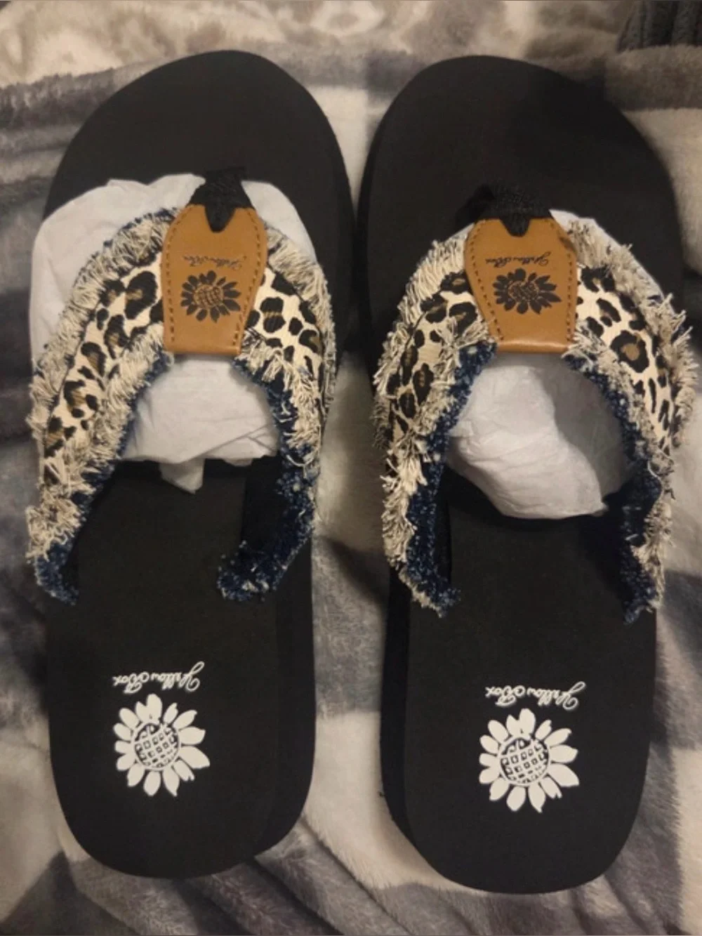 New! Yellow Box Fayth Sandal Black Flip Flops with Leopard-Print Frayed Size 8 - Picture 2 of 12